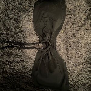 Strapless or with straps black bathing suit top